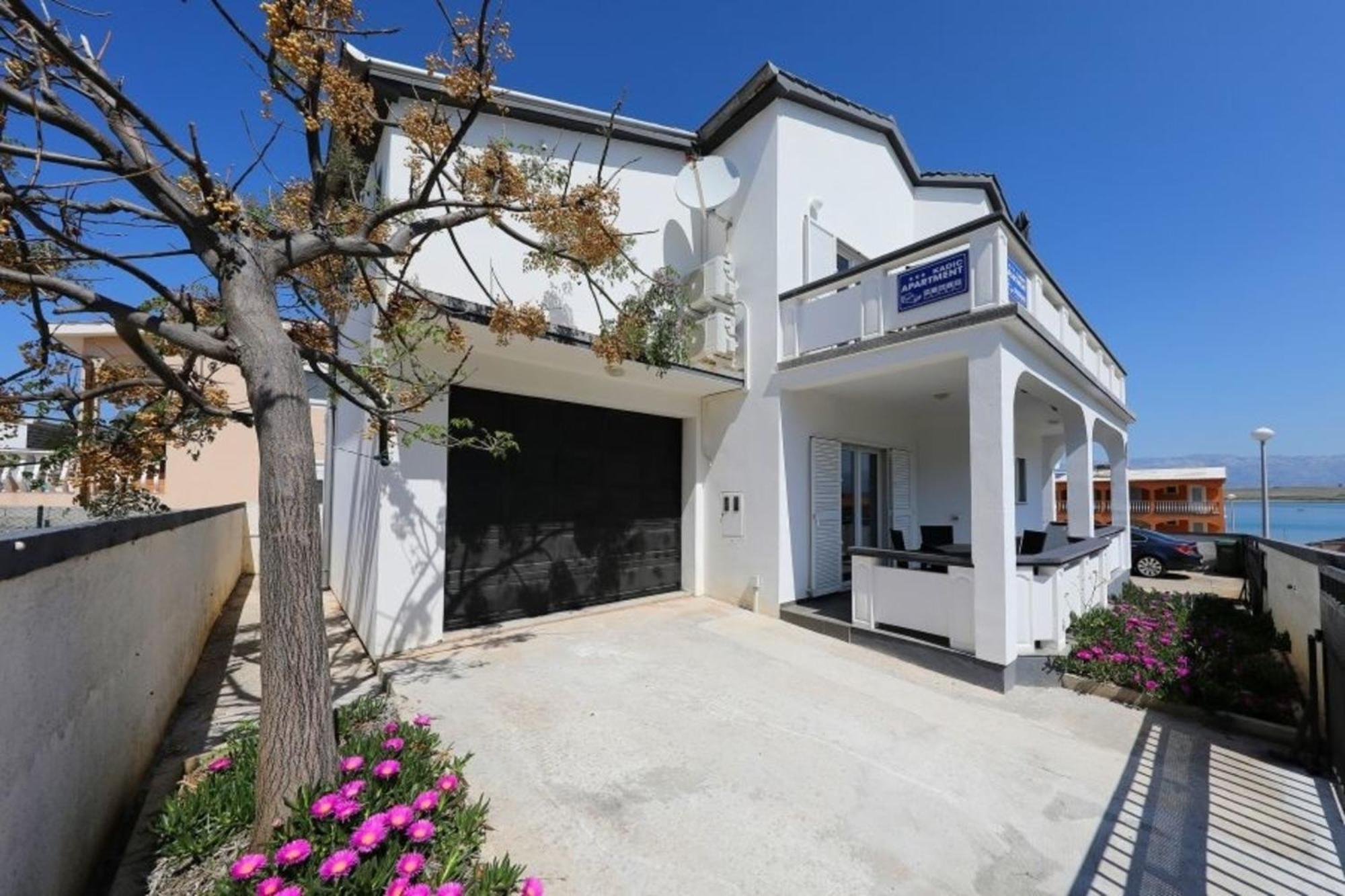 Josip Apartment *